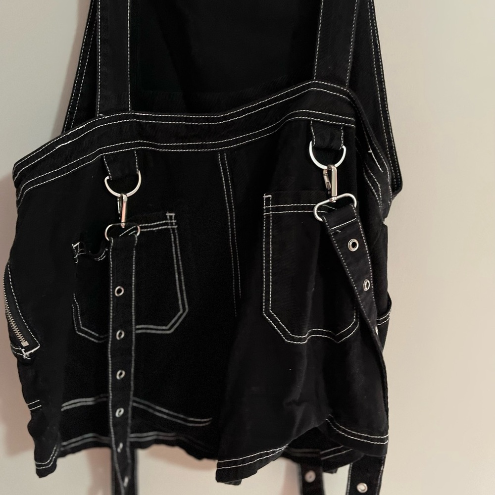 Hot Topic Black Hardware Short Overalls - Picture 4 of 5